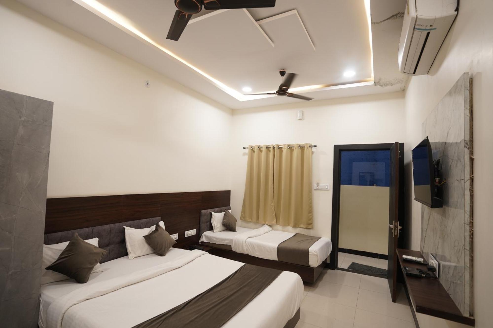 Hotel Dev Kripa Ujjain Exterior foto