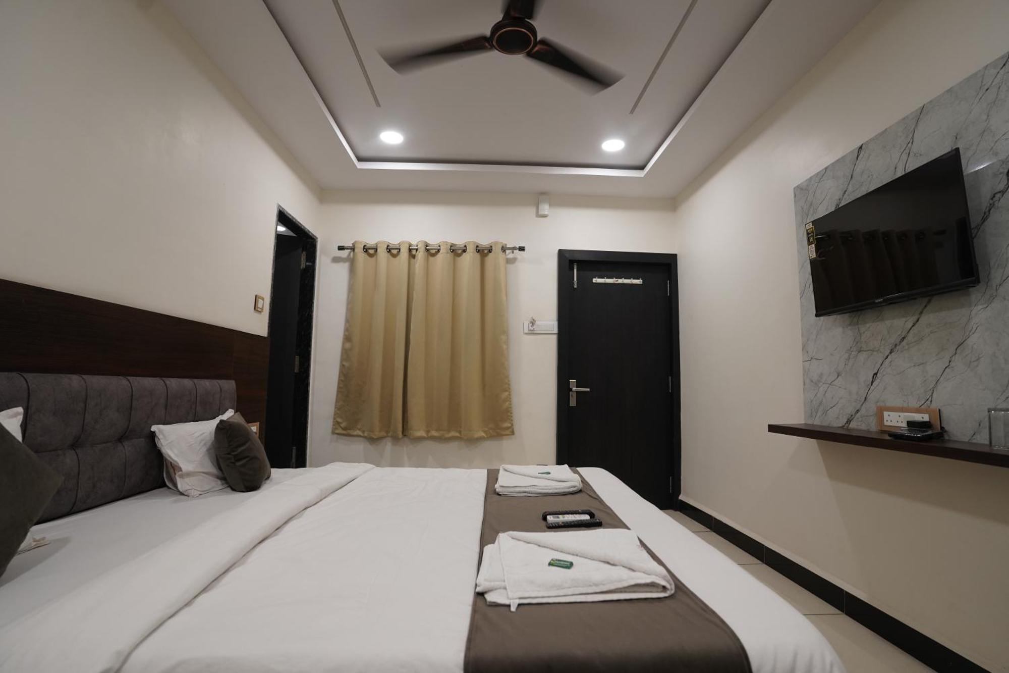 Hotel Dev Kripa Ujjain Exterior foto