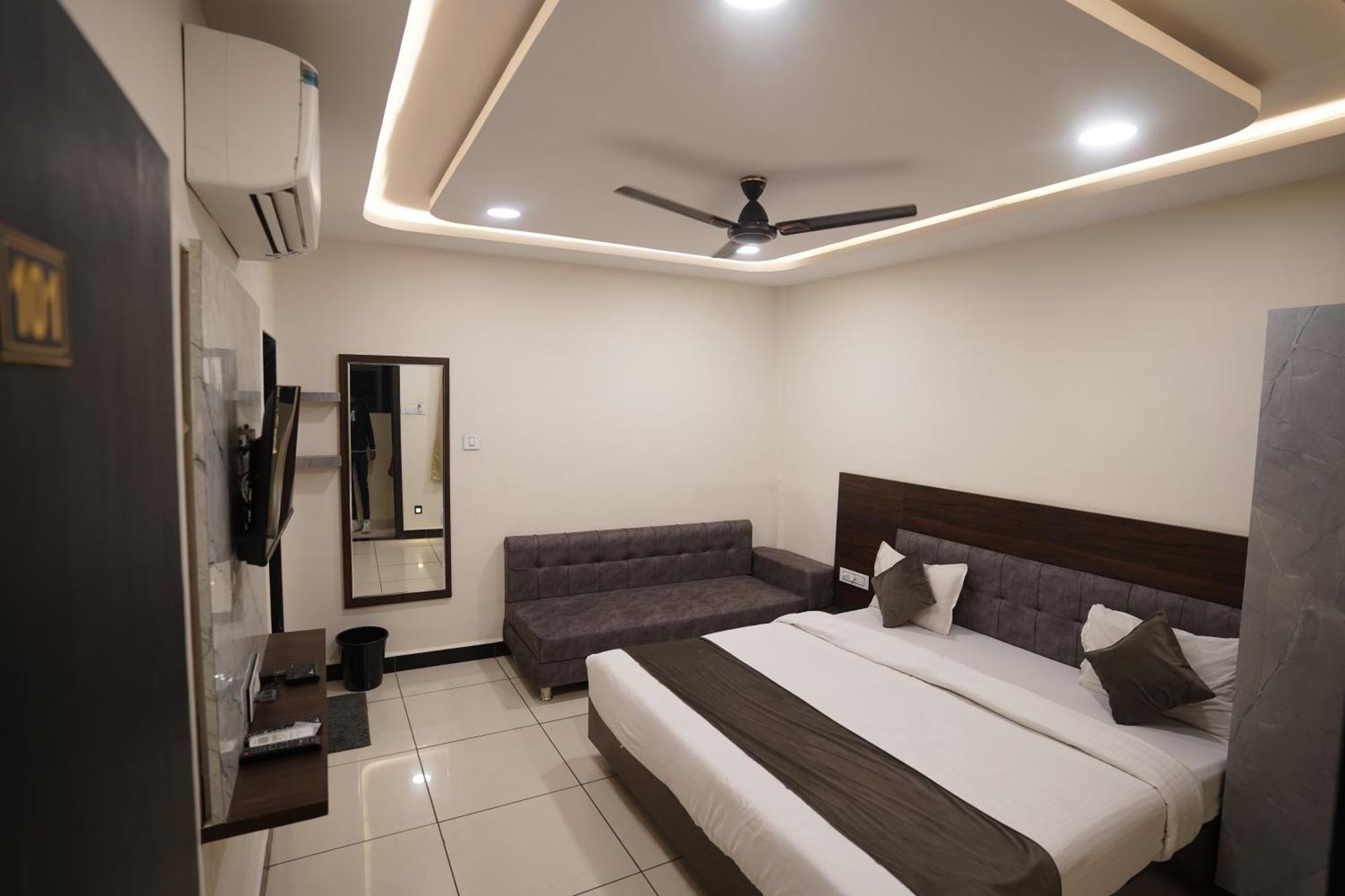 Hotel Dev Kripa Ujjain Exterior foto